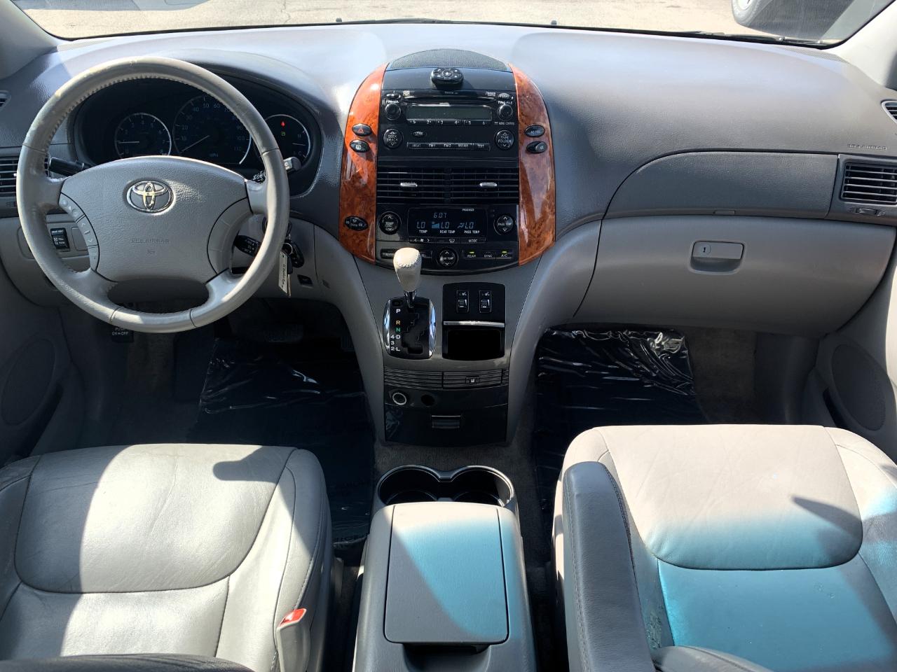 Toyota Sienna XLE FWD 2009