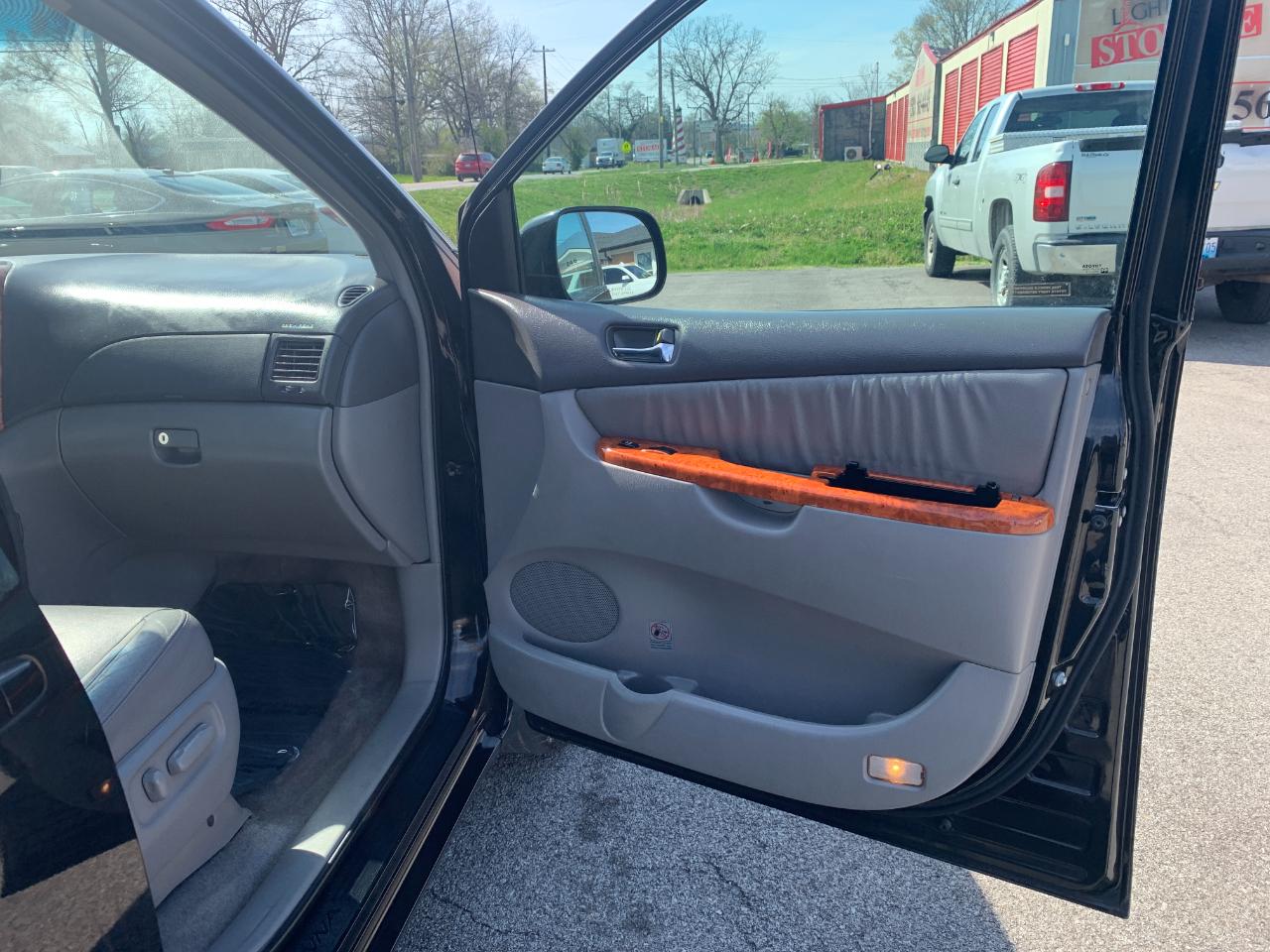 Toyota Sienna XLE FWD 2009