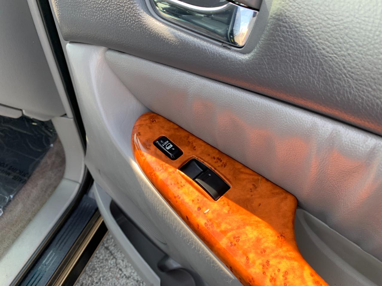 Toyota Sienna XLE FWD 2009