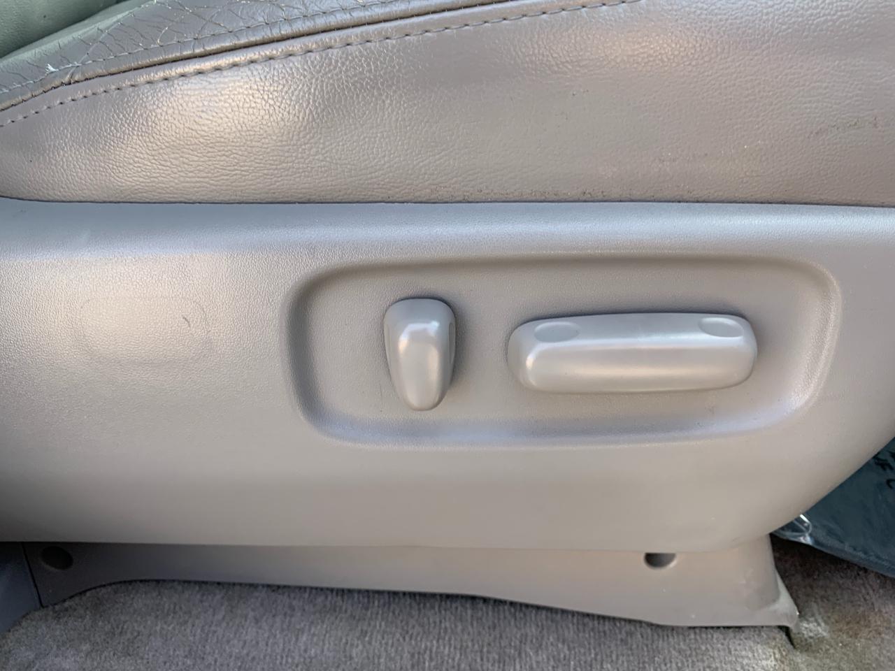 Toyota Sienna XLE FWD 2009