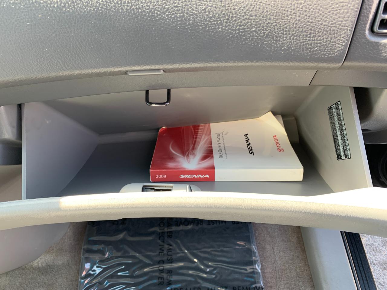Toyota Sienna XLE FWD 2009