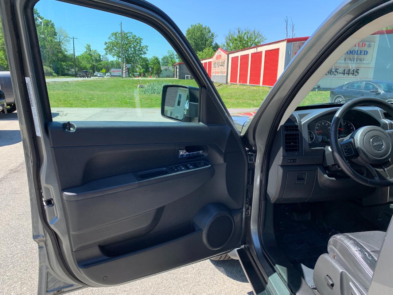 Jeep Liberty Sport 4WD 2012