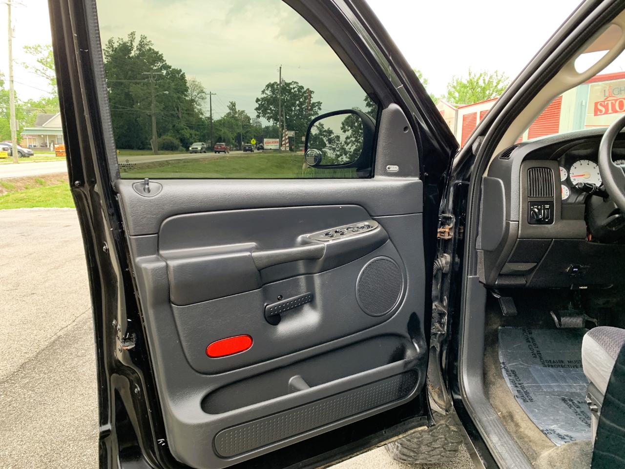 Dodge Ram 1500 ST Quad Cab Short Bed 4WD 2005