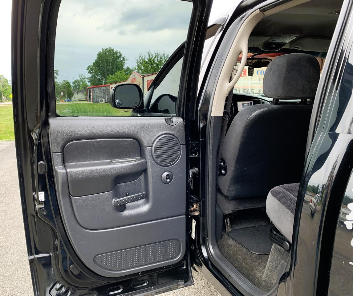 Dodge Ram 1500 ST Quad Cab Short Bed 4WD 2005