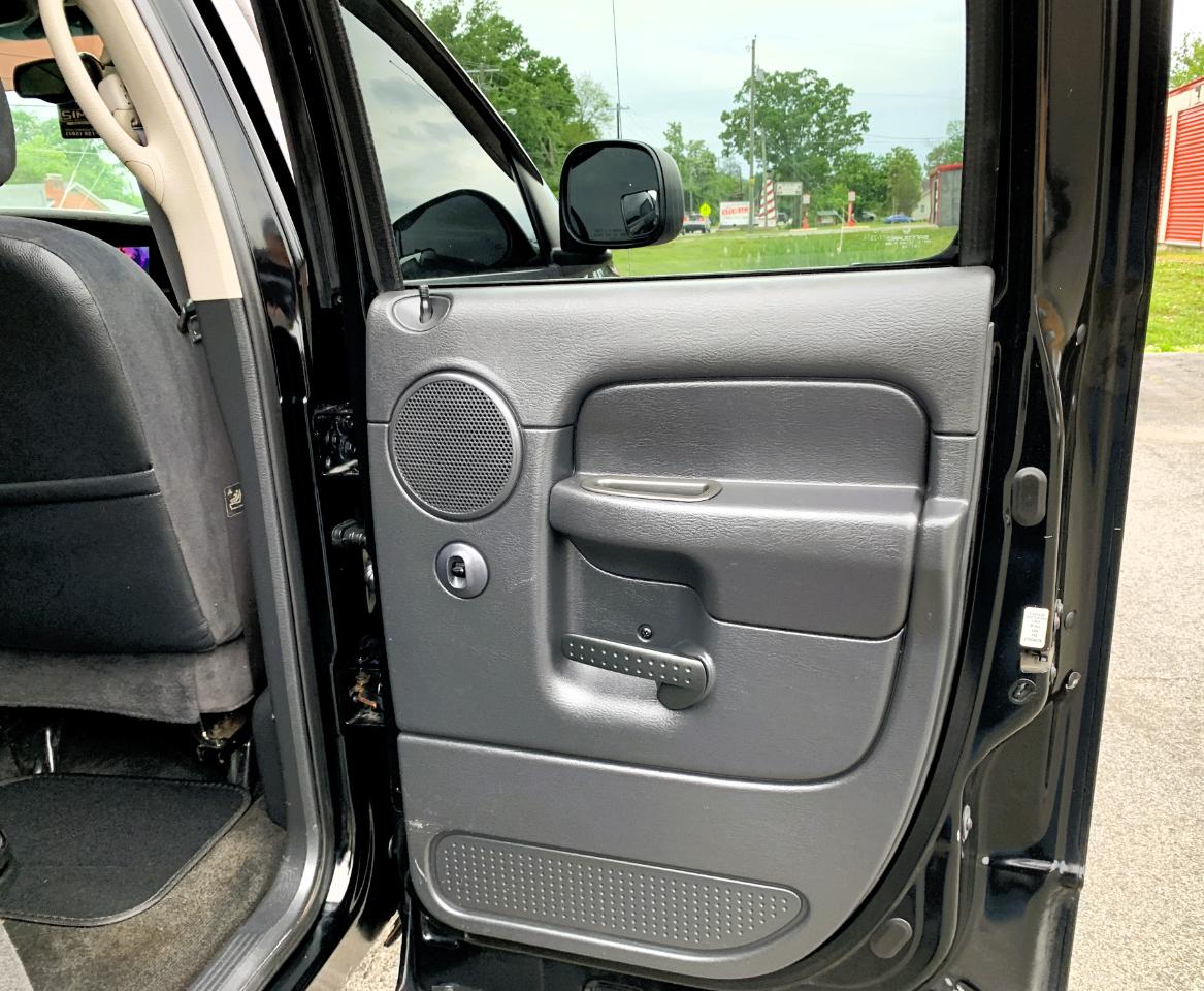 Dodge Ram 1500 ST Quad Cab Short Bed 4WD 2005
