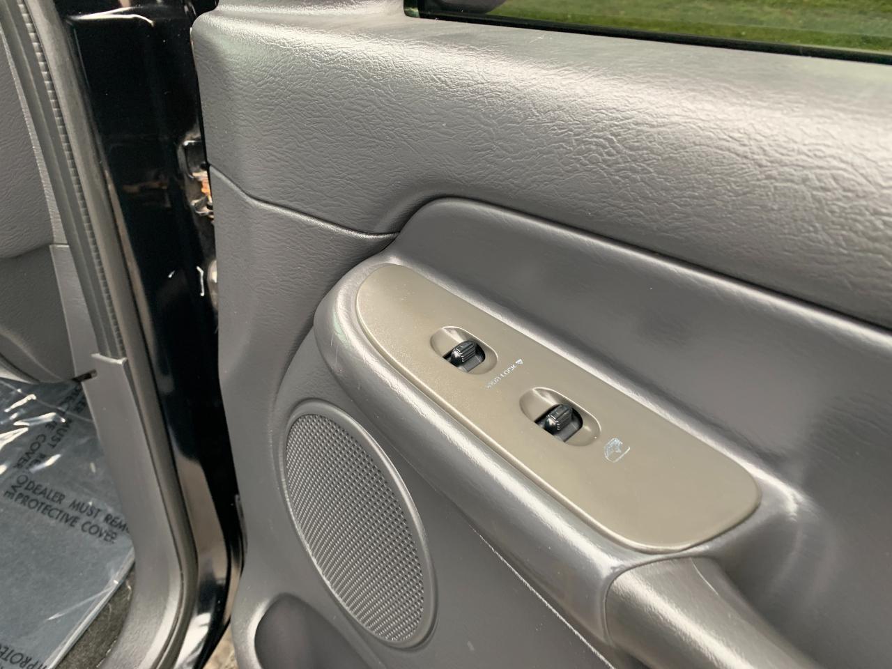 Dodge Ram 1500 ST Quad Cab Short Bed 4WD 2005
