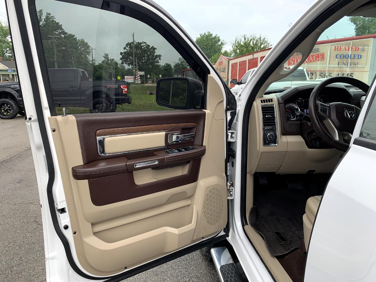 RAM 1500 Laramie Crew Cab SWB 4WD 2015