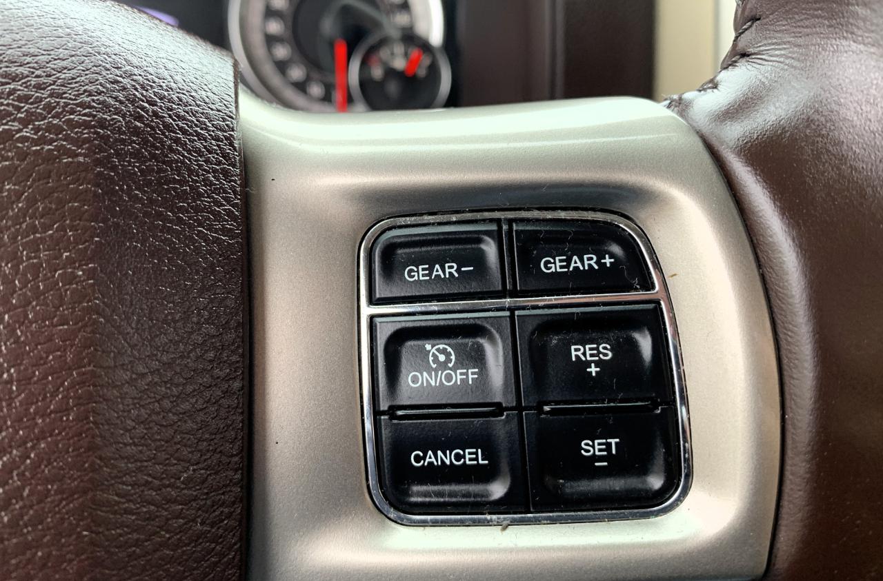 RAM 1500 Laramie Crew Cab SWB 4WD 2015