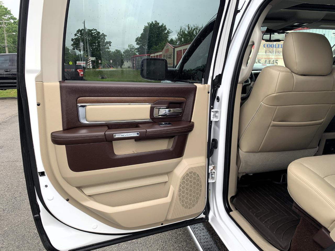 RAM 1500 Laramie Crew Cab SWB 4WD 2015