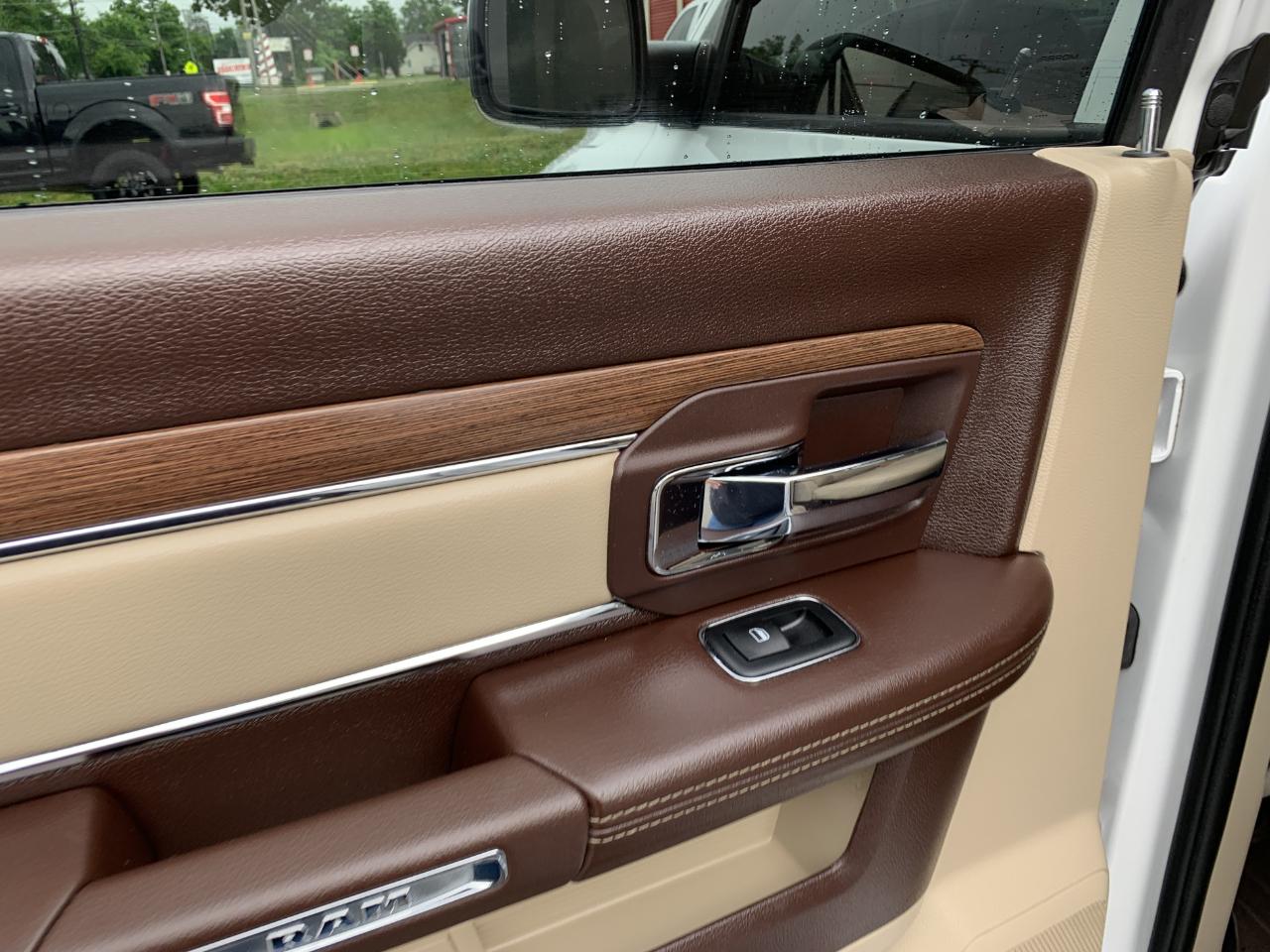 RAM 1500 Laramie Crew Cab SWB 4WD 2015