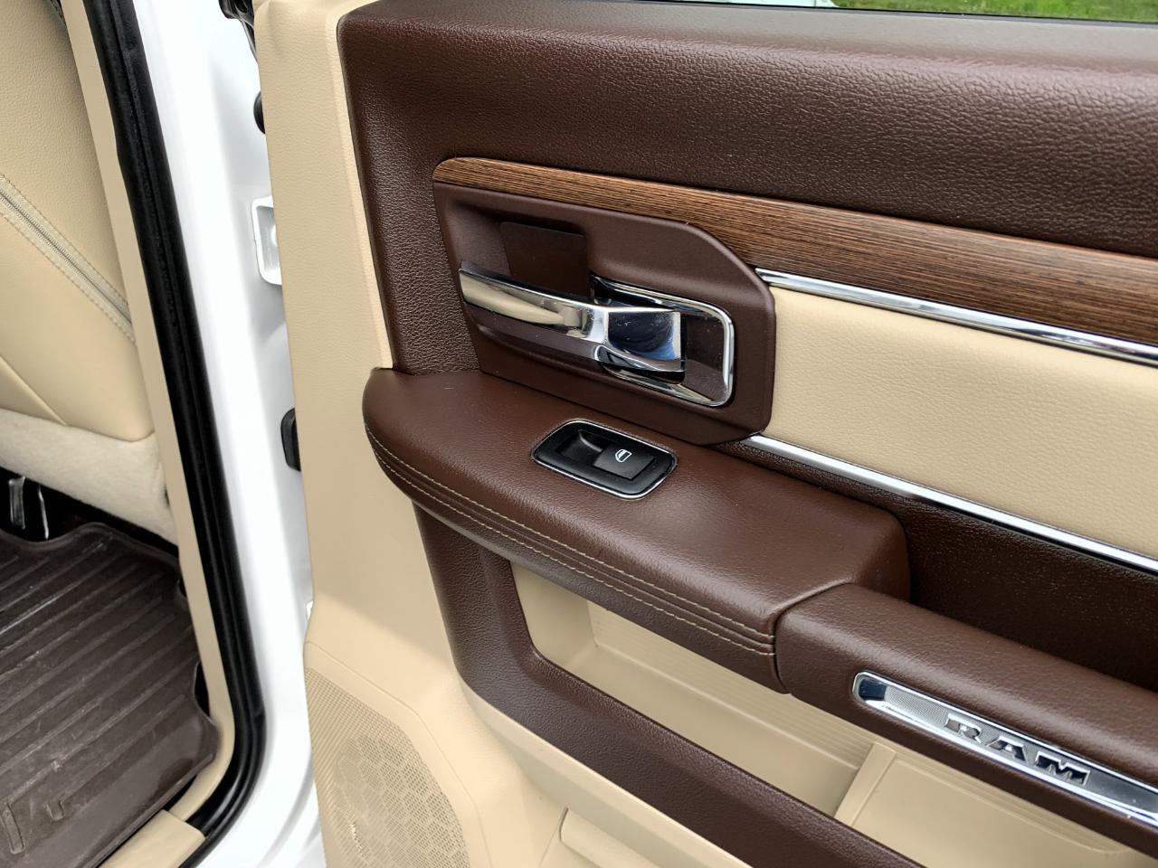 RAM 1500 Laramie Crew Cab SWB 4WD 2015