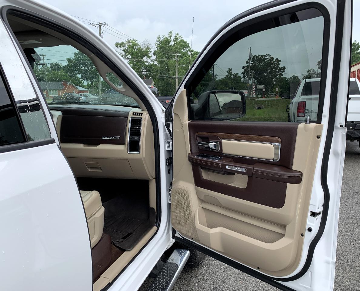 RAM 1500 Laramie Crew Cab SWB 4WD 2015