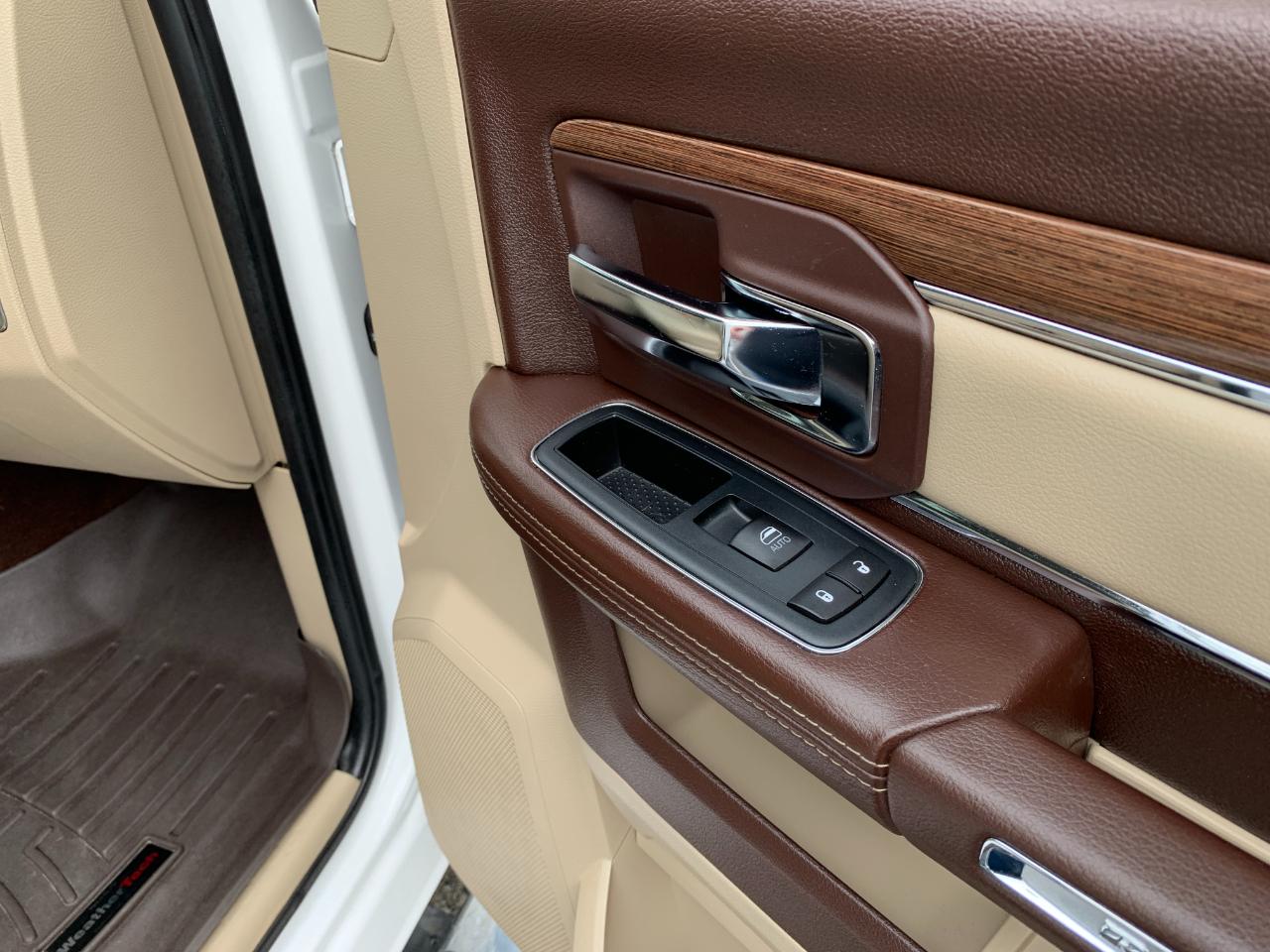 RAM 1500 Laramie Crew Cab SWB 4WD 2015