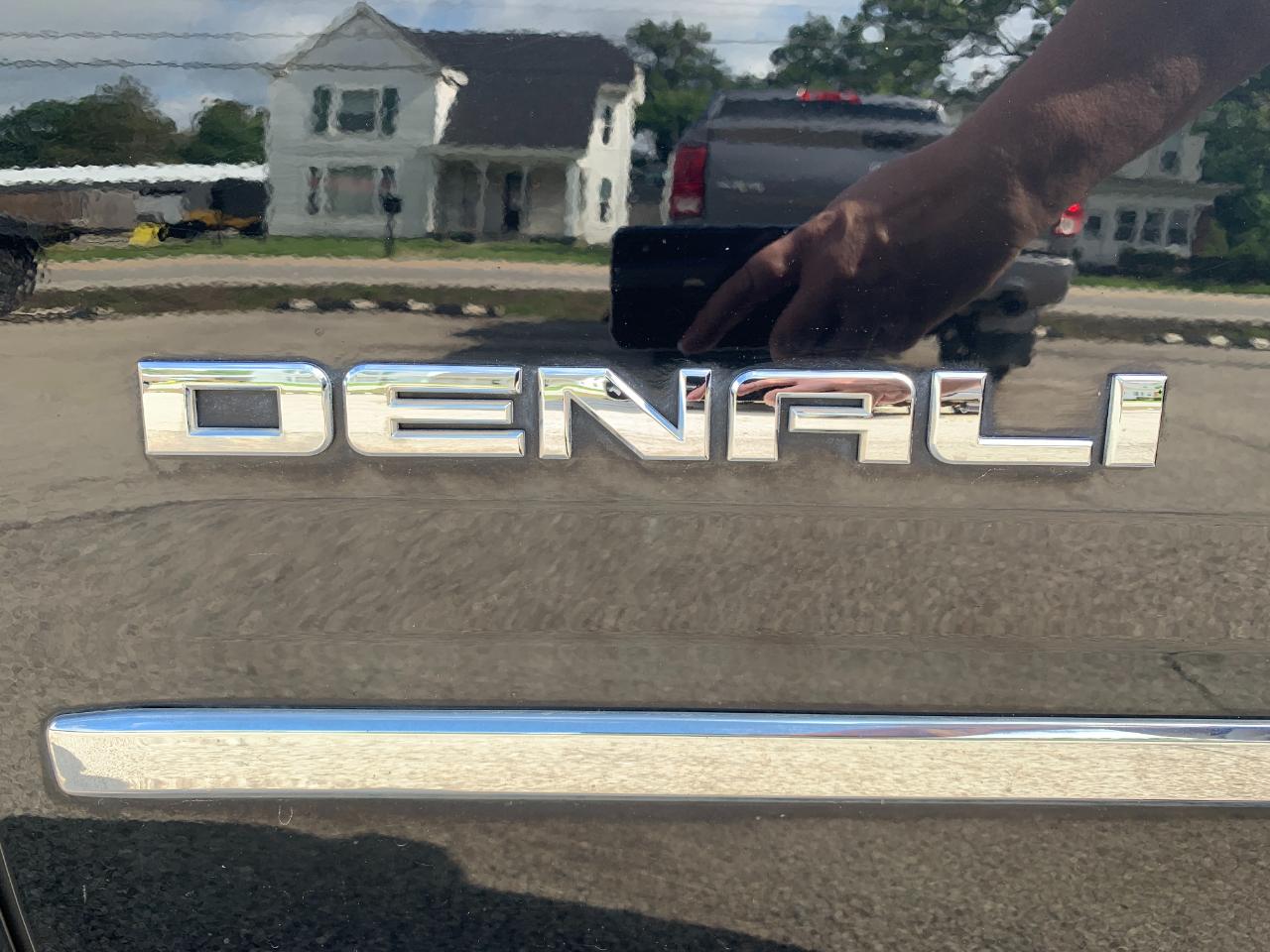 GMC Yukon Denali 4WD 2016