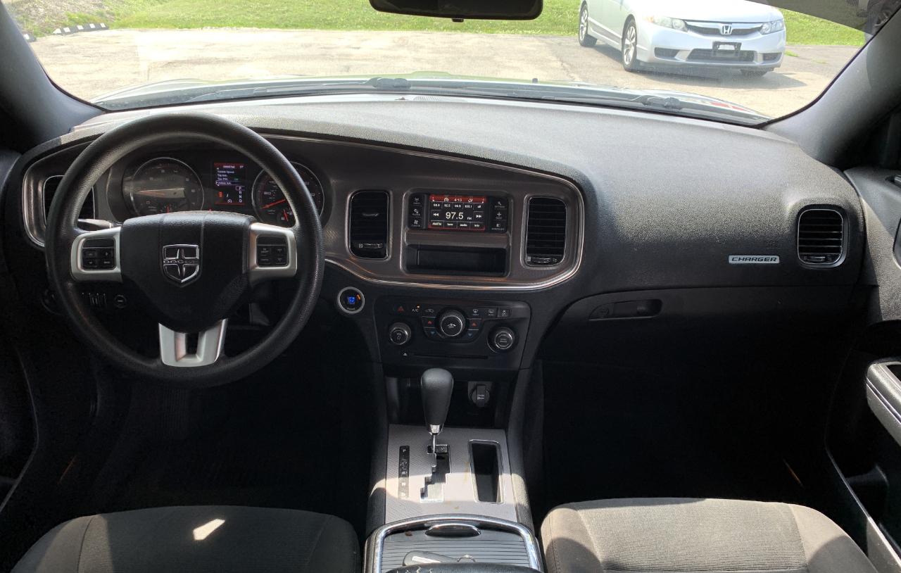 Dodge Charger SE 2012