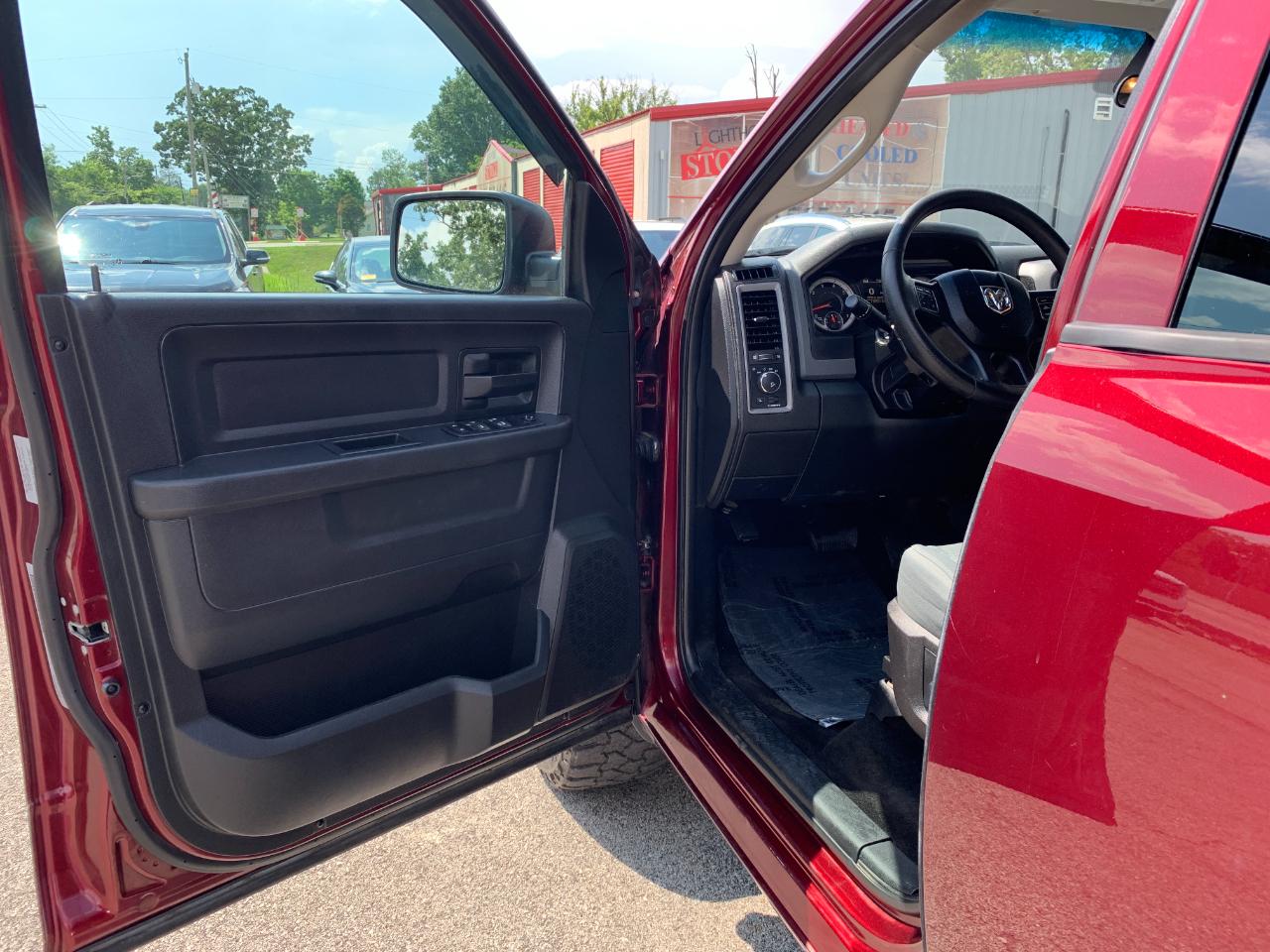 RAM 1500 Tradesman Crew Cab SWB 4WD 2017