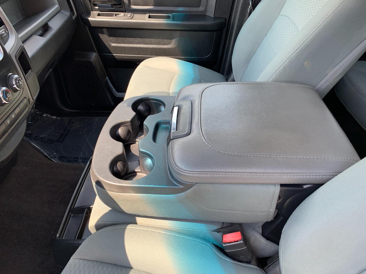 RAM 1500 Tradesman Crew Cab SWB 4WD 2017