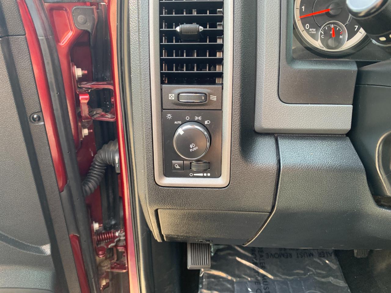 RAM 1500 Tradesman Crew Cab SWB 4WD 2017