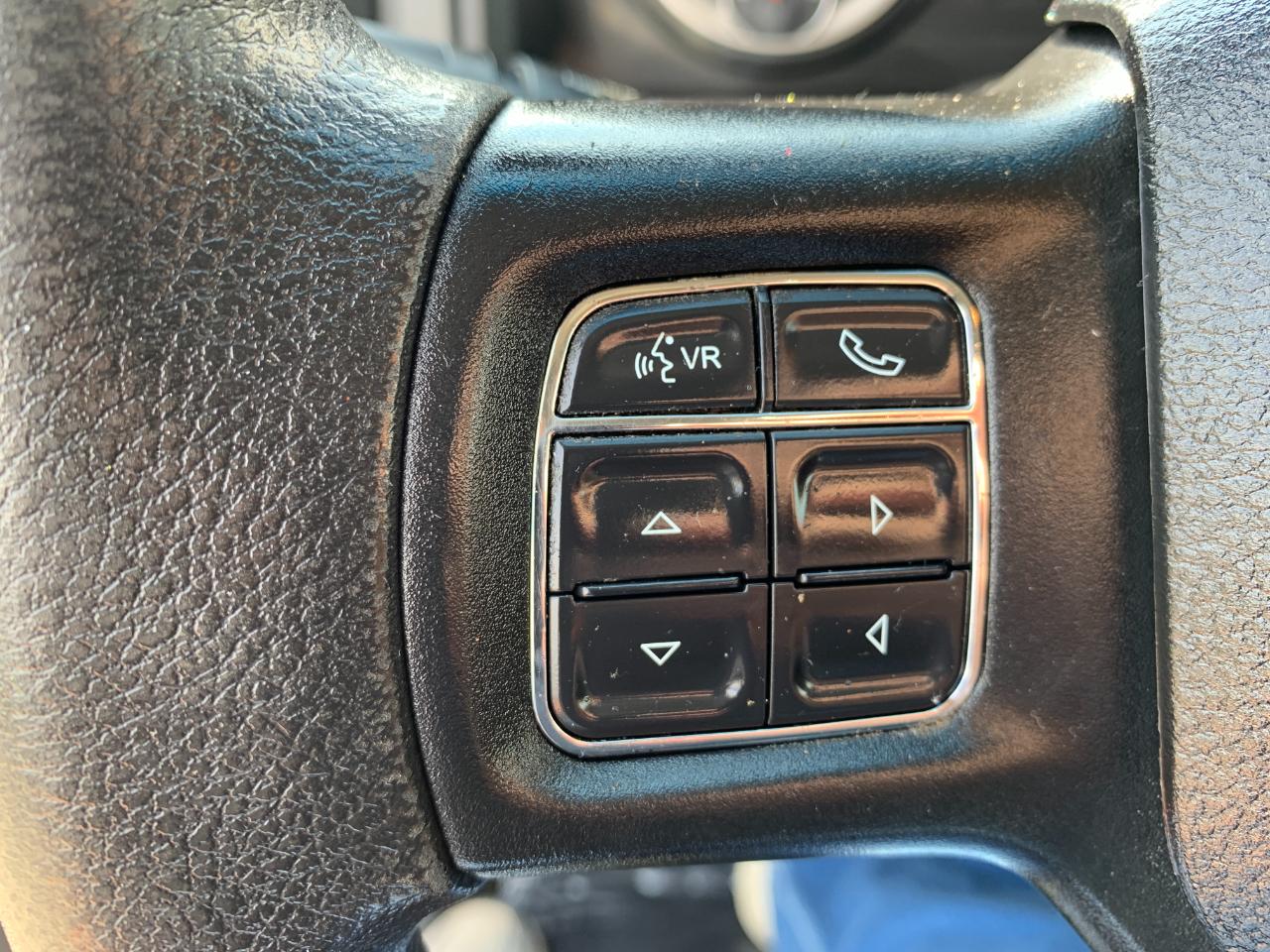 RAM 1500 Tradesman Crew Cab SWB 4WD 2017