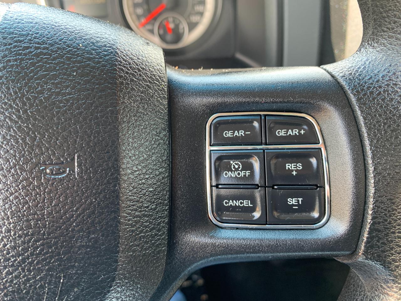 RAM 1500 Tradesman Crew Cab SWB 4WD 2017