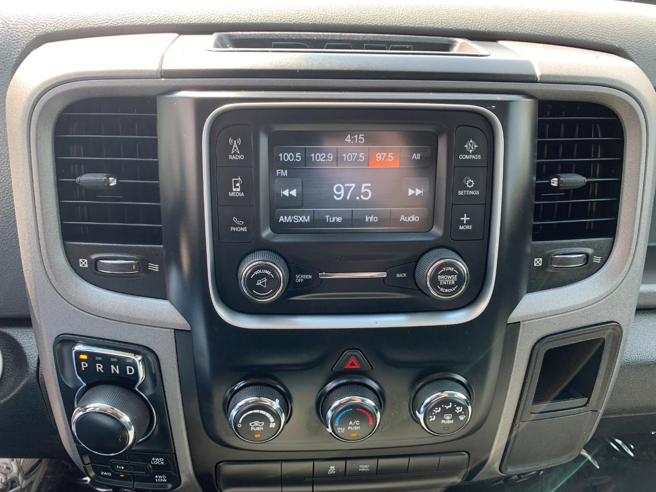 RAM 1500 Tradesman Crew Cab SWB 4WD 2017