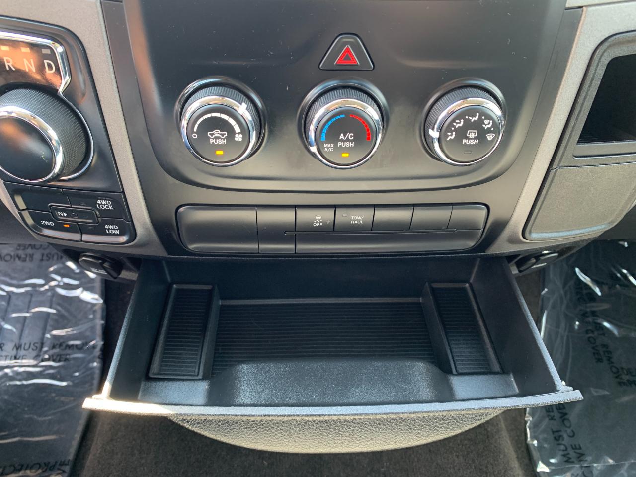 RAM 1500 Tradesman Crew Cab SWB 4WD 2017
