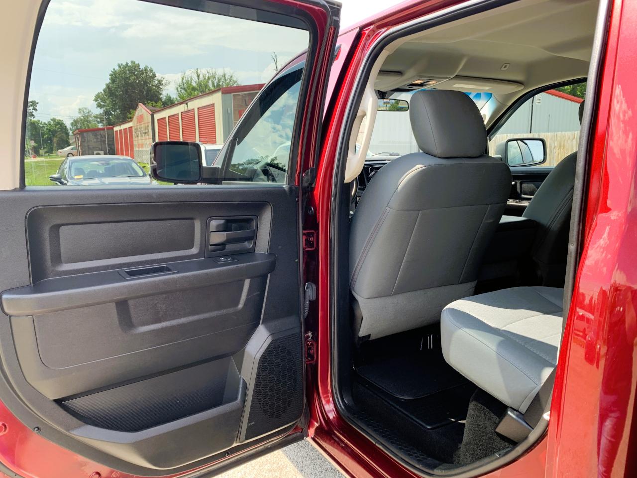 RAM 1500 Tradesman Crew Cab SWB 4WD 2017