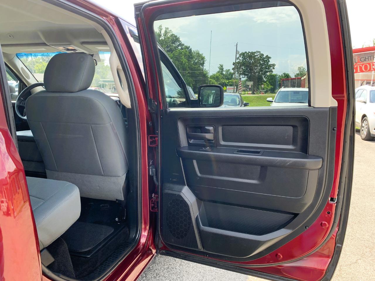 RAM 1500 Tradesman Crew Cab SWB 4WD 2017