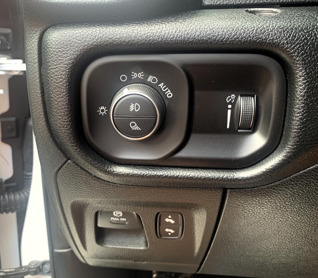 RAM 1500 Big Horn Crew Cab SWB 4WD 2022