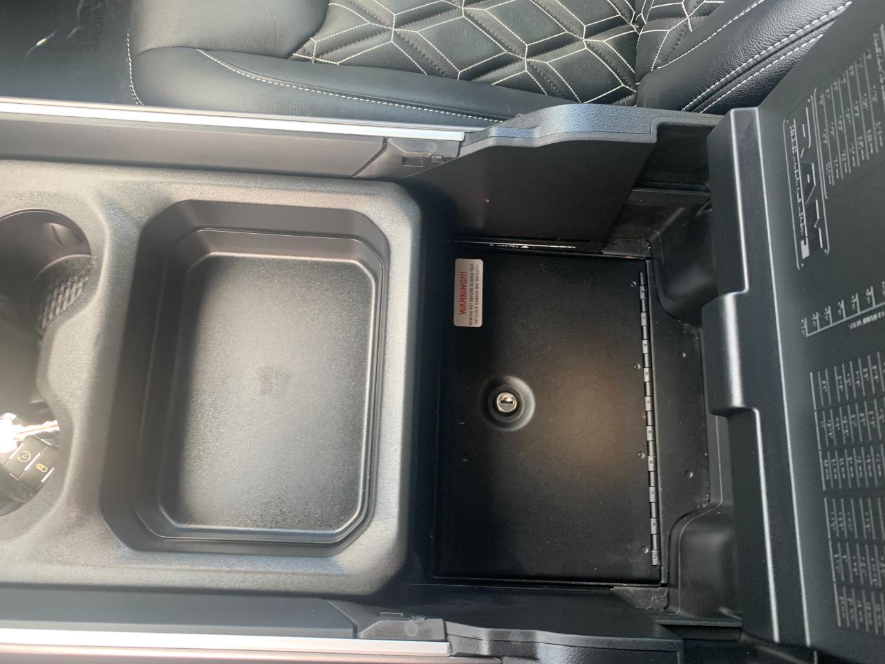 RAM 1500 Big Horn Crew Cab SWB 4WD 2022