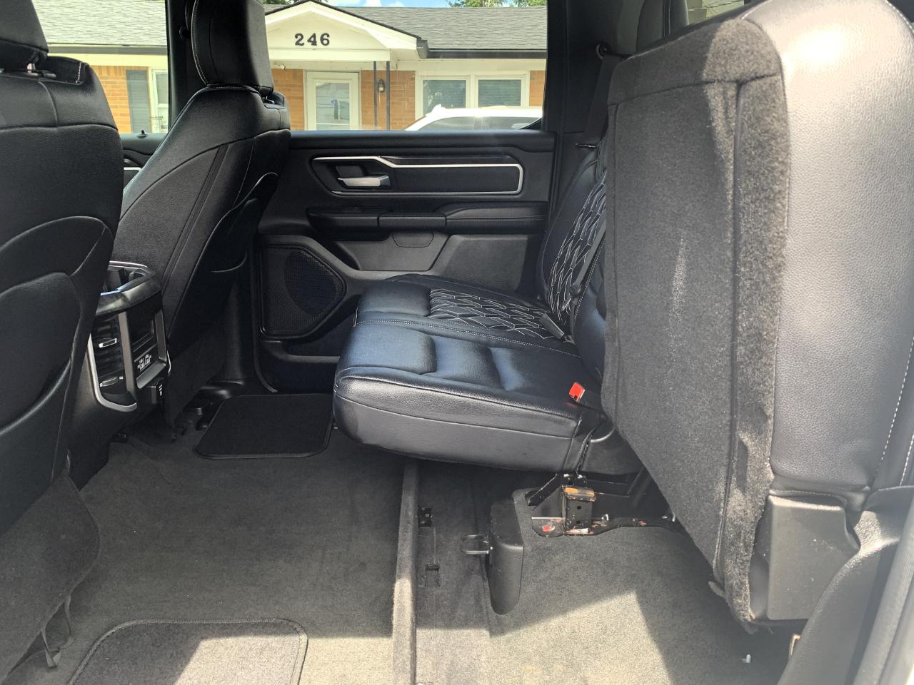 RAM 1500 Big Horn Crew Cab SWB 4WD 2022