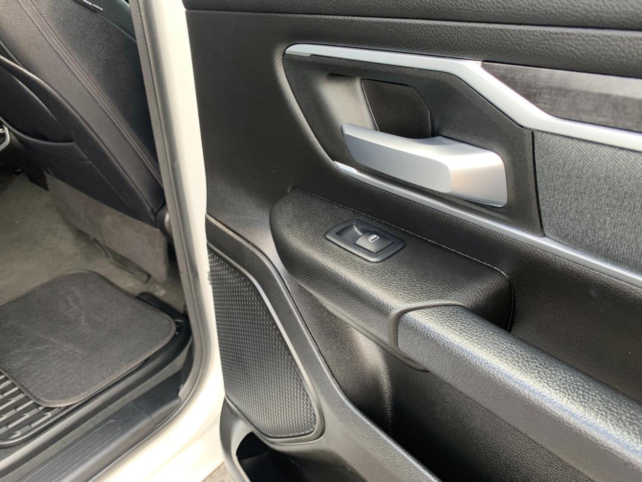 RAM 1500 Big Horn Crew Cab SWB 4WD 2022