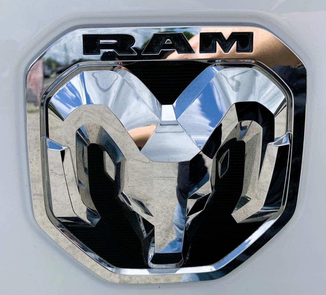 RAM 1500 Big Horn Crew Cab SWB 4WD 2022