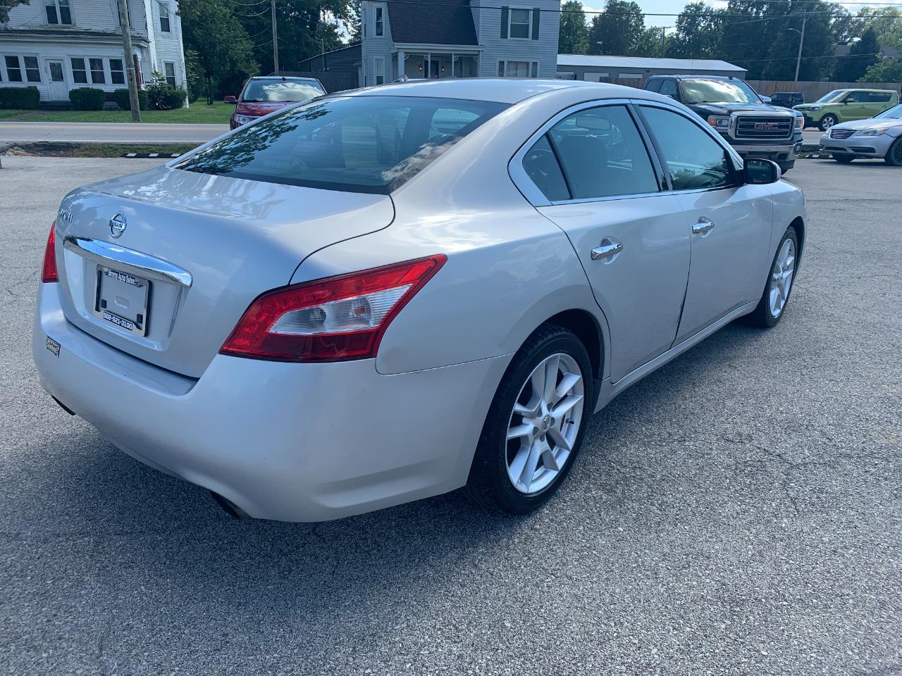 Nissan Maxima S 2009