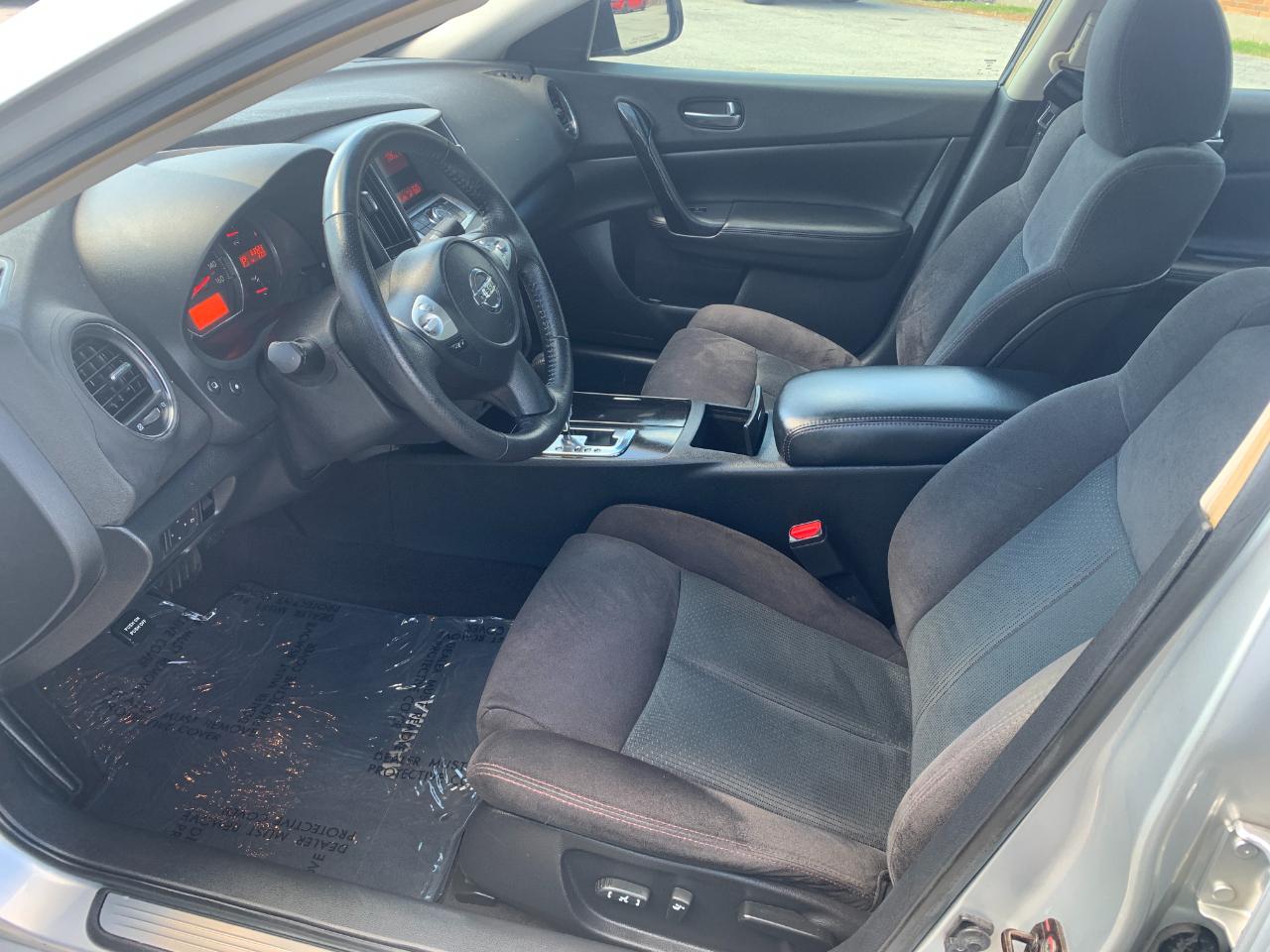 Nissan Maxima S 2009