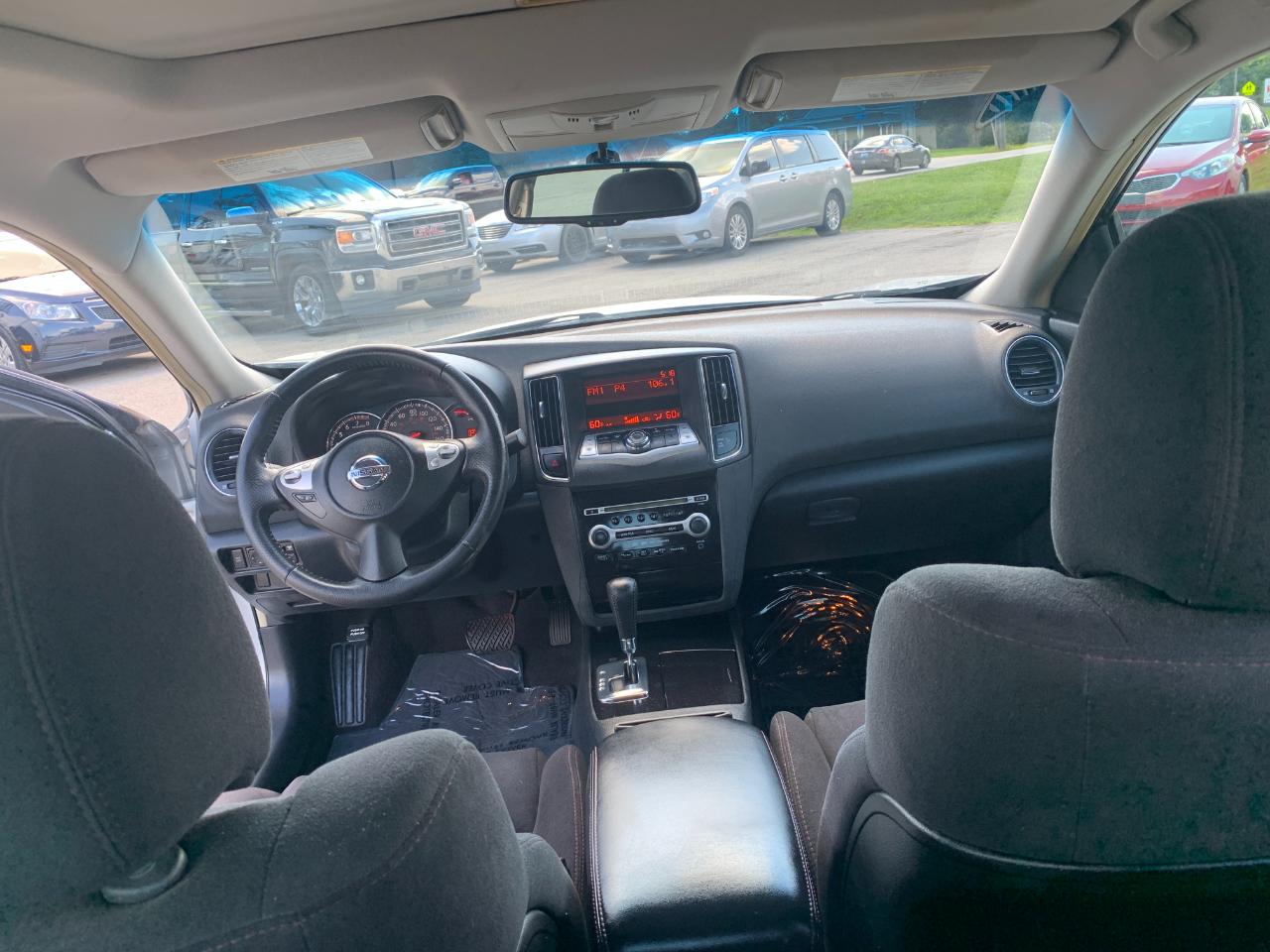 Nissan Maxima S 2009