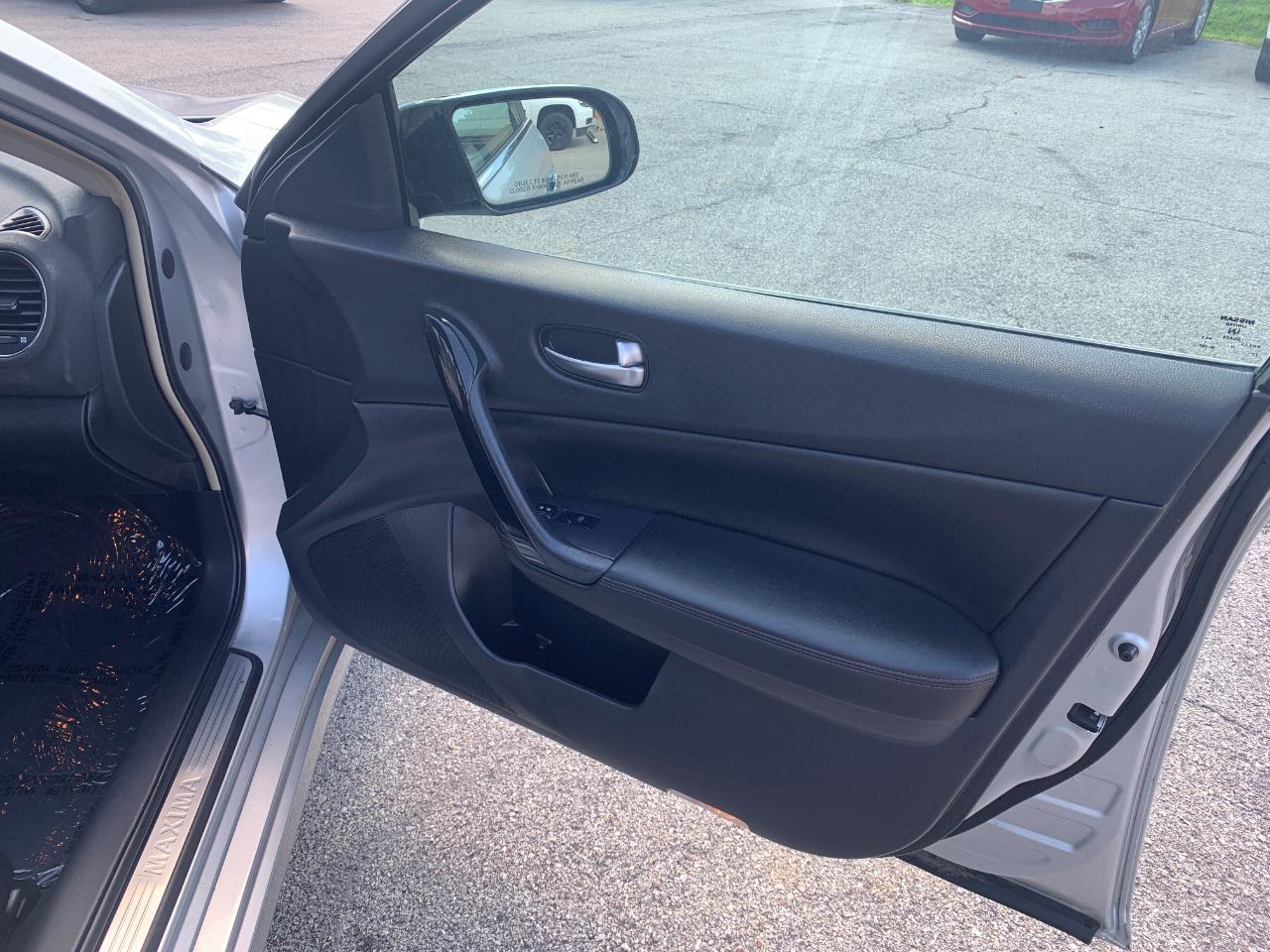 Nissan Maxima S 2009