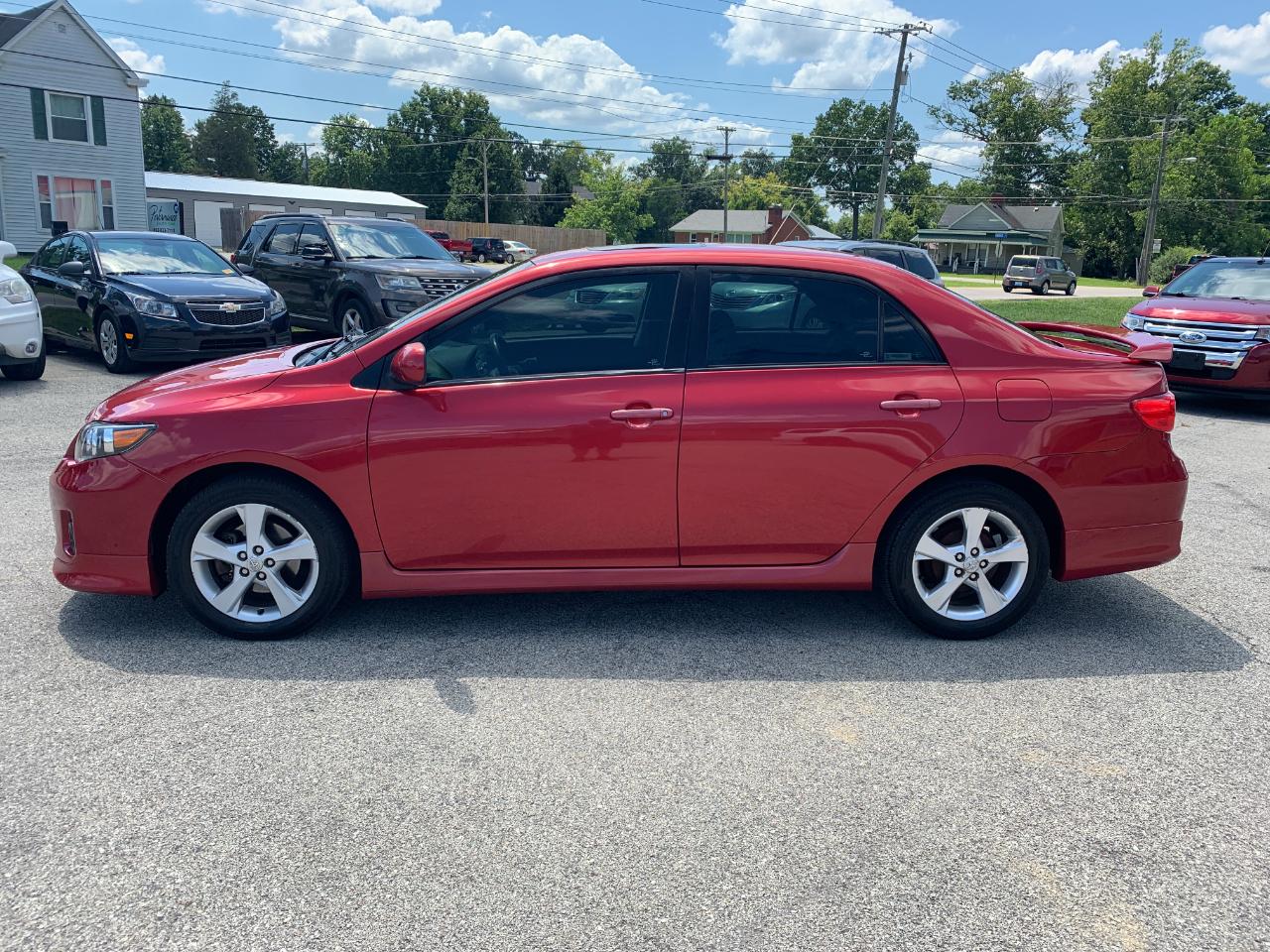 Toyota Corolla S 5-Speed MT 2011