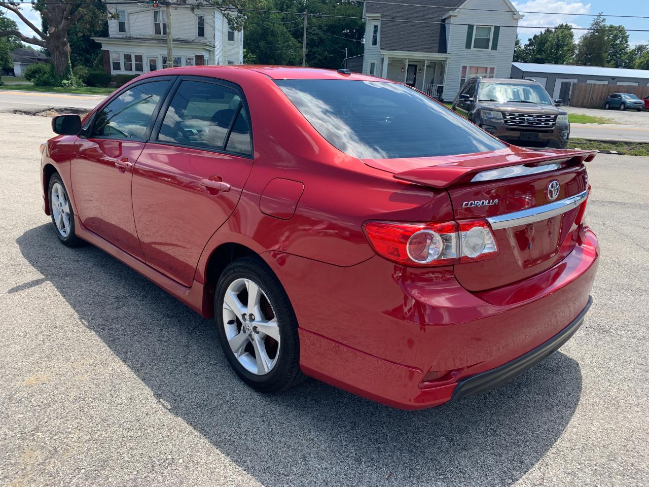Toyota Corolla S 5-Speed MT 2011