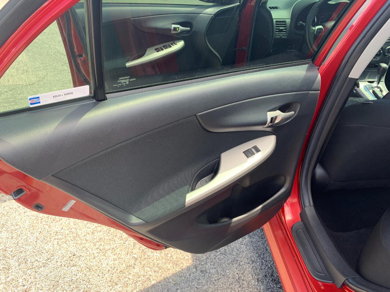 Toyota Corolla S 5-Speed MT 2011