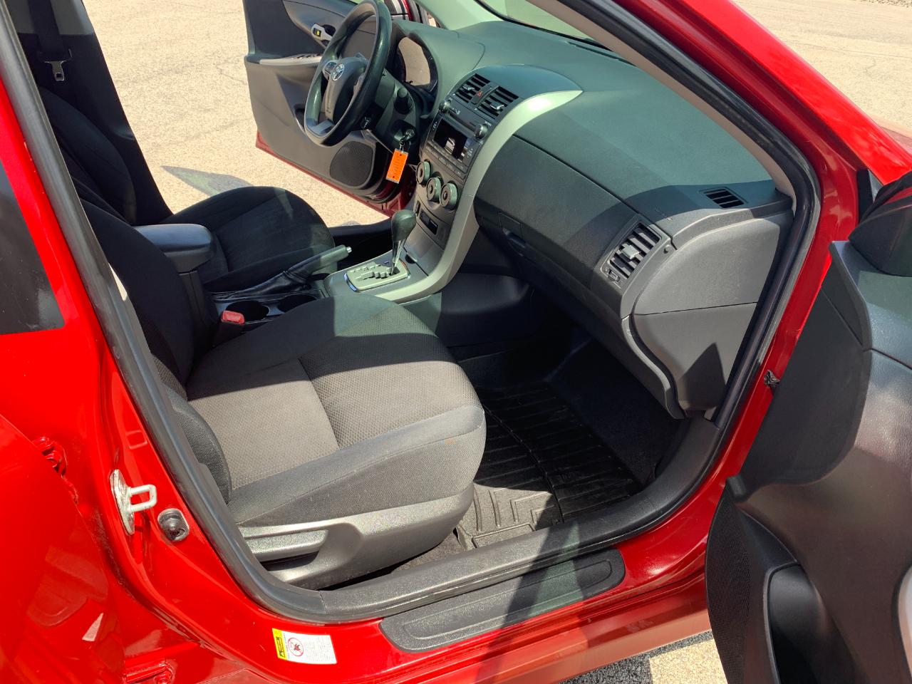 Toyota Corolla S 5-Speed MT 2011