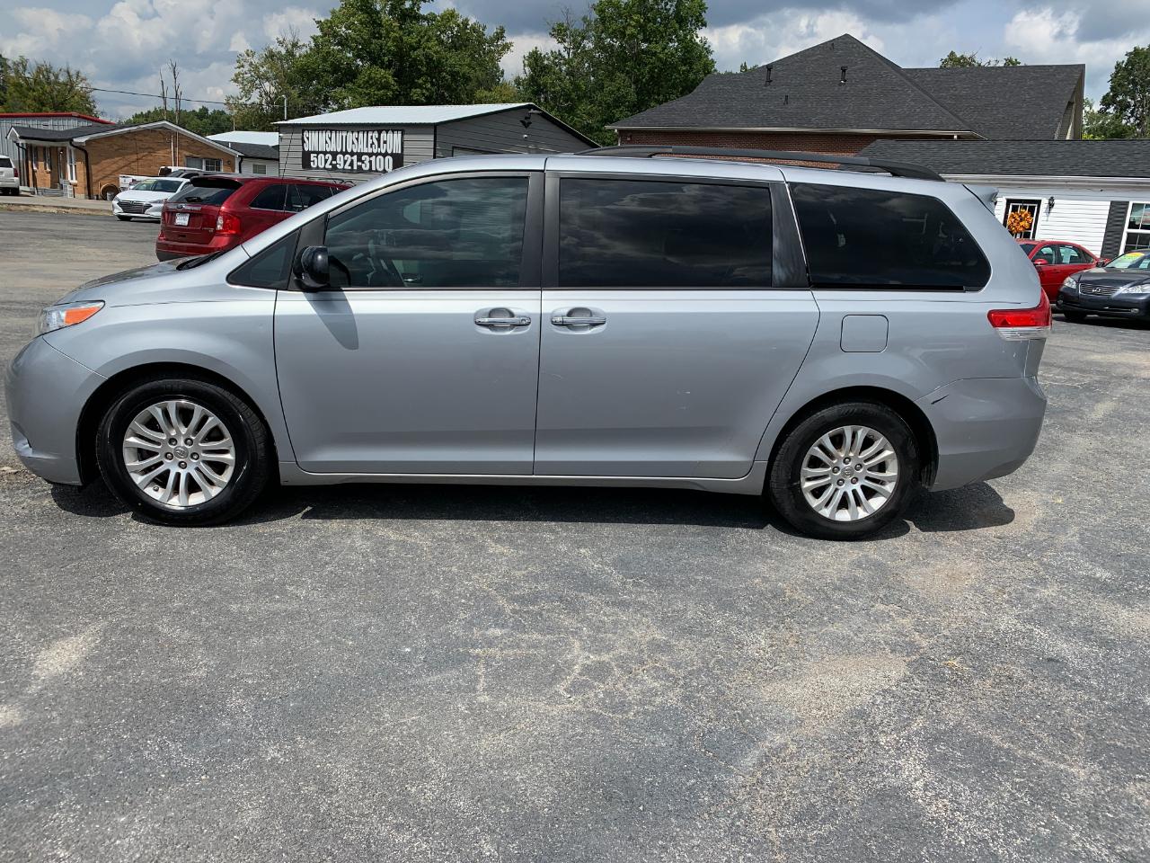 Toyota Sienna XLE FWD 8-Passenger V6 2014