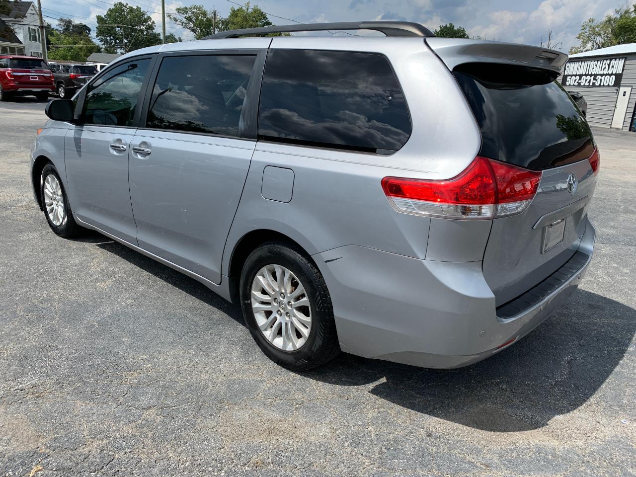 Toyota Sienna XLE FWD 8-Passenger V6 2014