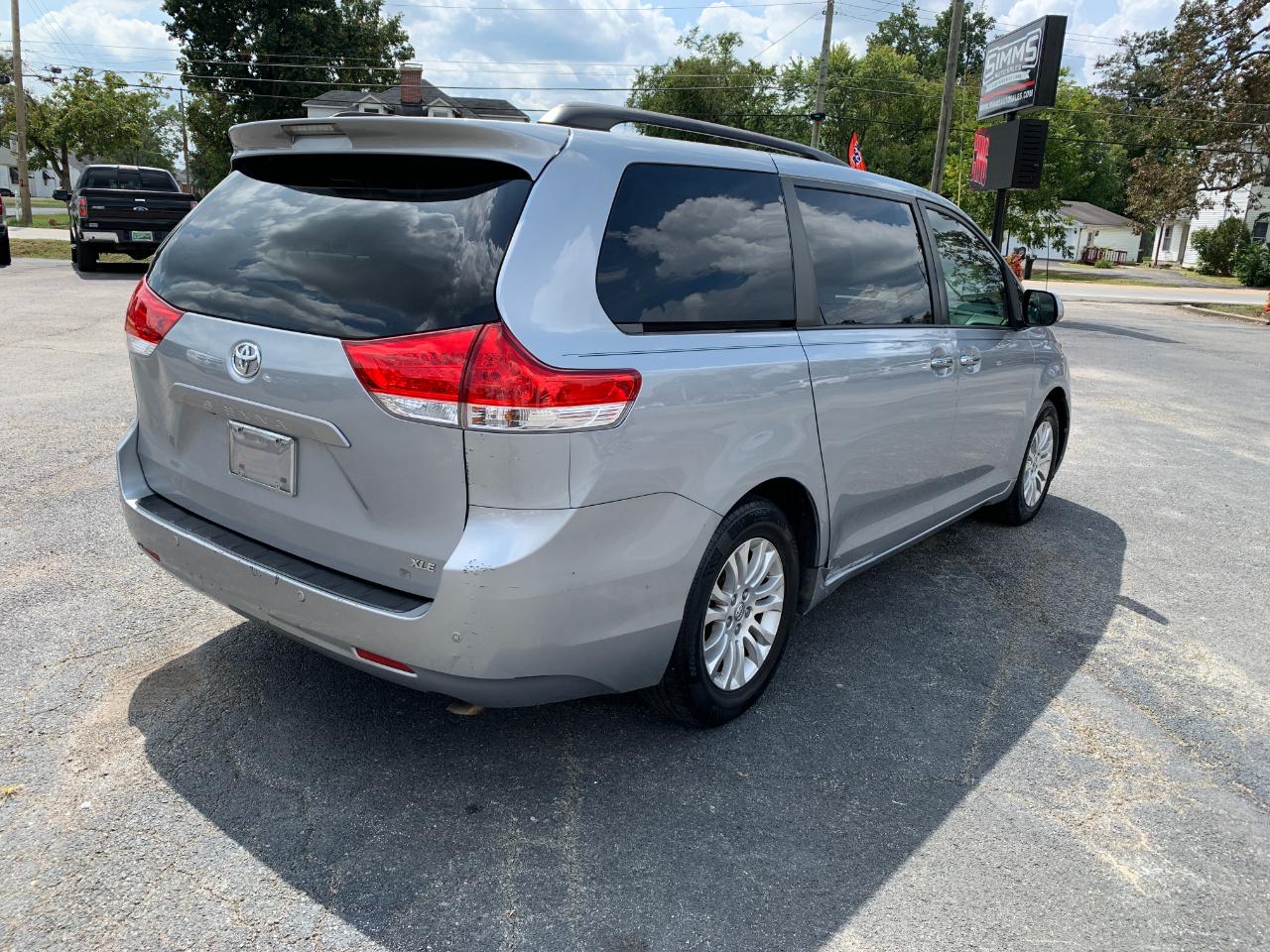 Toyota Sienna XLE FWD 8-Passenger V6 2014