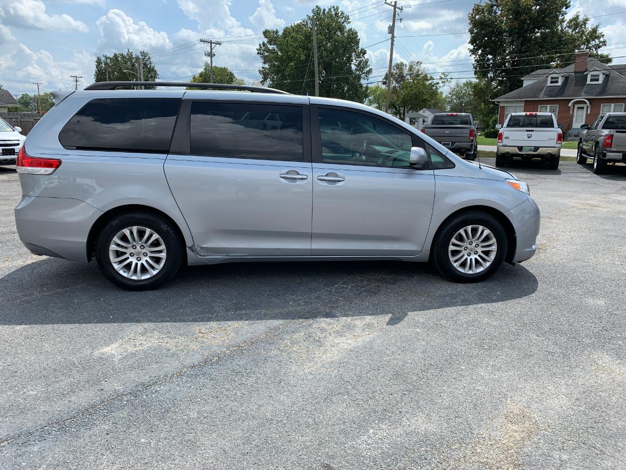Toyota Sienna XLE FWD 8-Passenger V6 2014