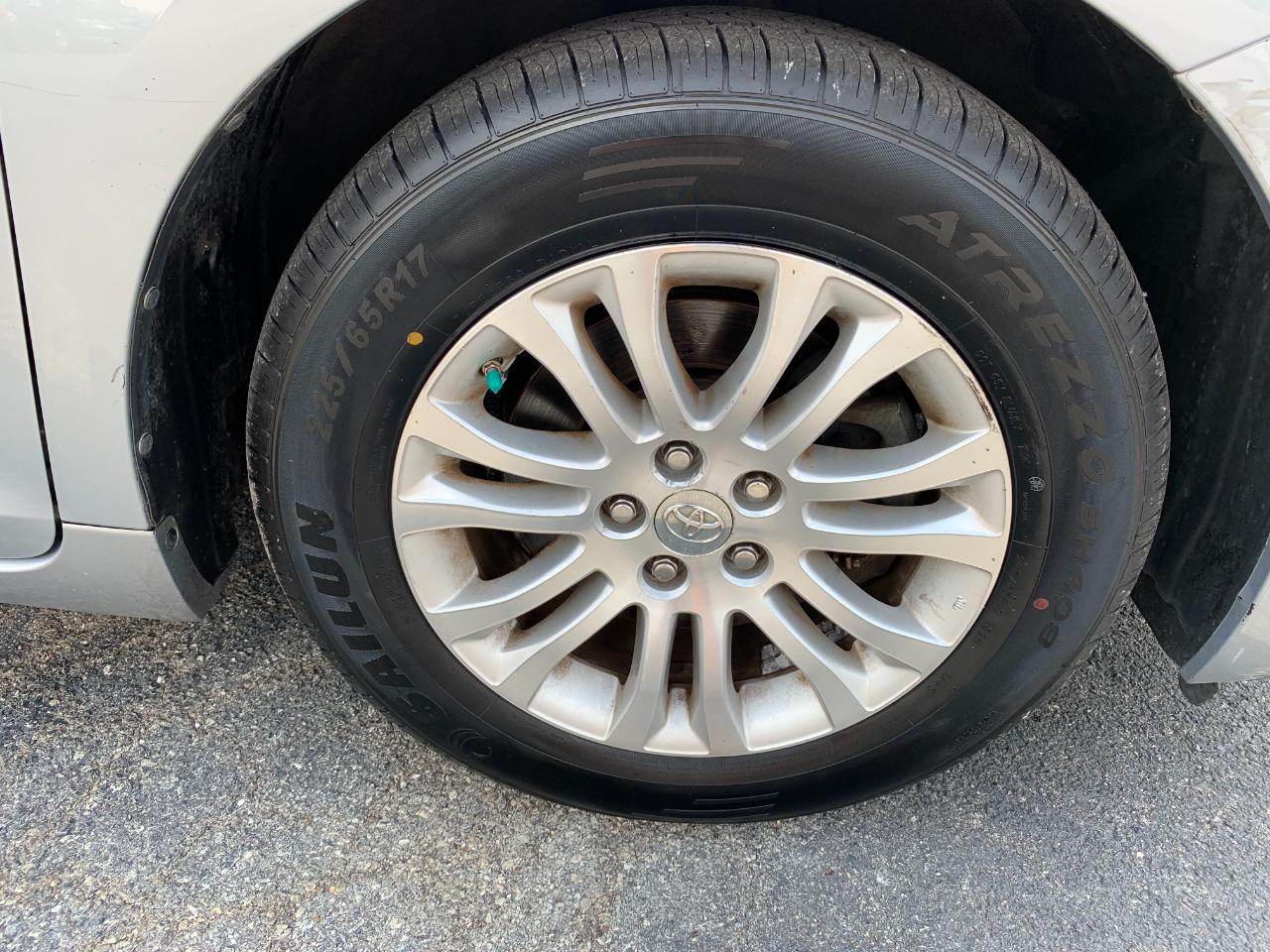 Toyota Sienna XLE FWD 8-Passenger V6 2014