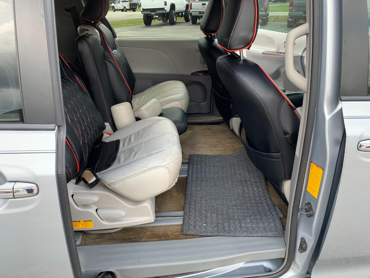 Toyota Sienna XLE FWD 8-Passenger V6 2014