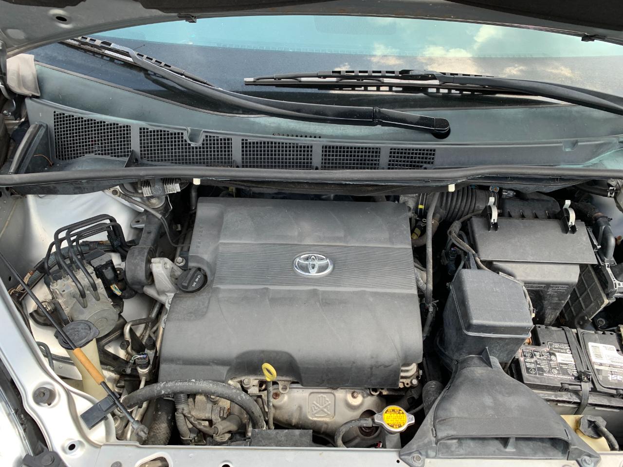 Toyota Sienna XLE FWD 8-Passenger V6 2014