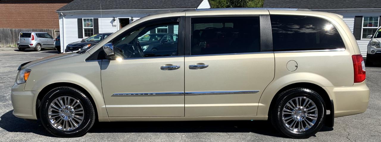 Chrysler Town & Country Limited 2011