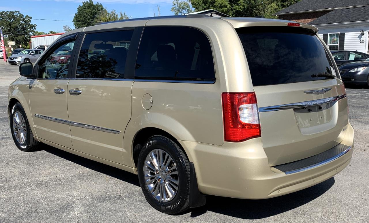 Chrysler Town & Country Limited 2011